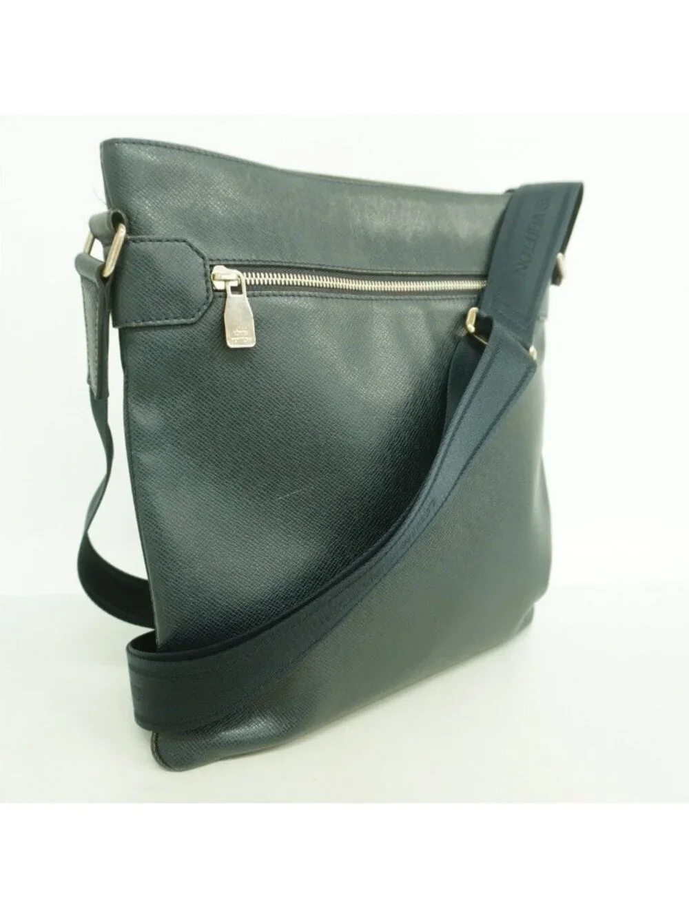 Louis Vuitton Shoulder Bag Taiga Sasha Boreal